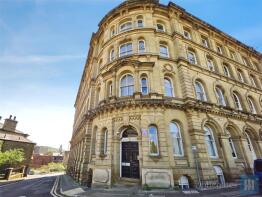 Flat 13, 3 Howgate House, Wellington Road East, Dewsbury WF13 1HF