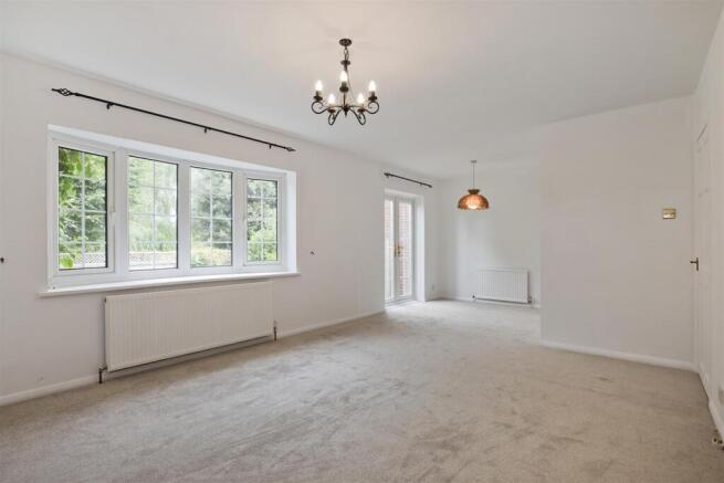 4 bed House for sale Image 5