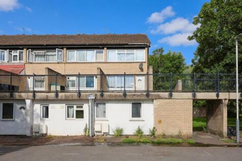 Barchester Close, Uxbridge, UB8
