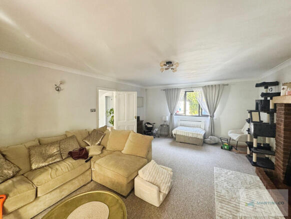 Castle Mews Loung...