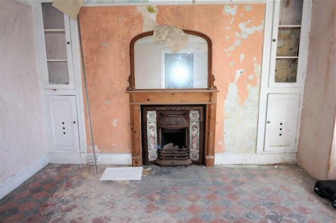 SITTING ROOM :