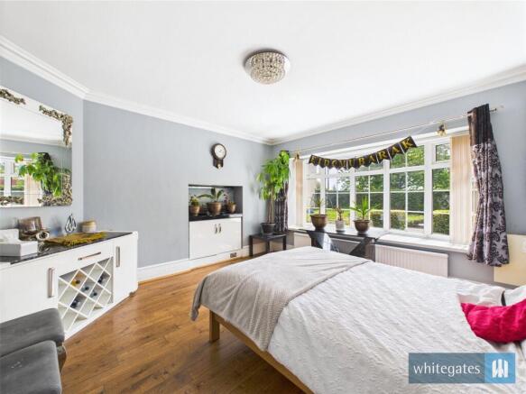 6 bed Detached for sale Image 7