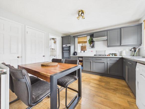 4 bed Detached for sale Image 4