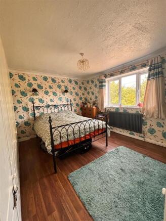 4 bed Detached for sale Image 6