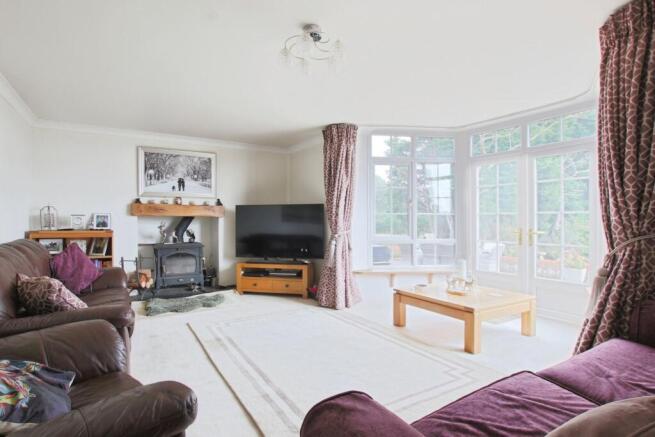 5 bed Detached for sale Image 8