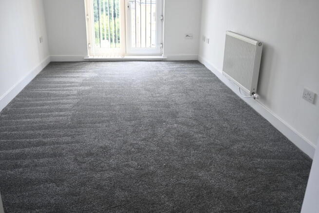 2 bed Apartment to rent Image 4