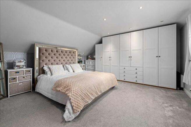 PRINCIPAL BEDROOM