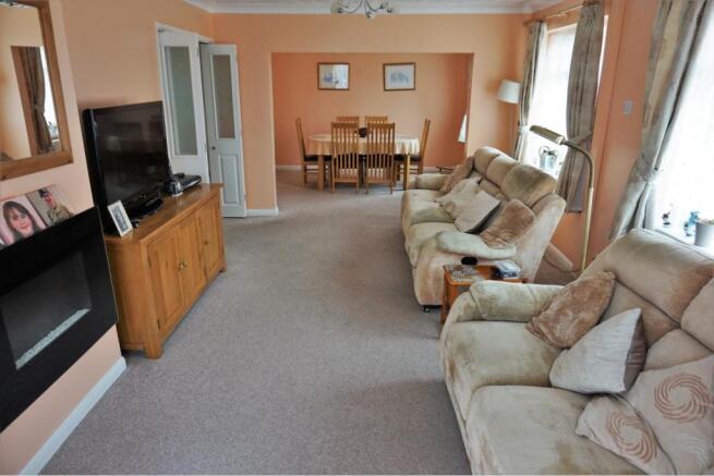 Lounge/Dining Room