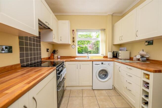 Woodcroft Avenue, Tipton photo 4