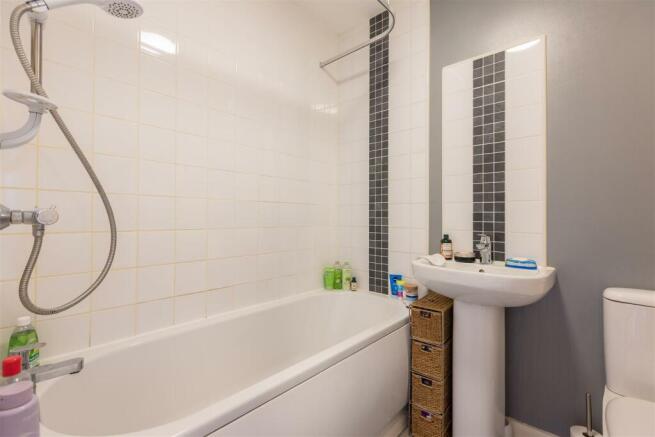 Weighbridge Close 24 Bathroom.jpg
