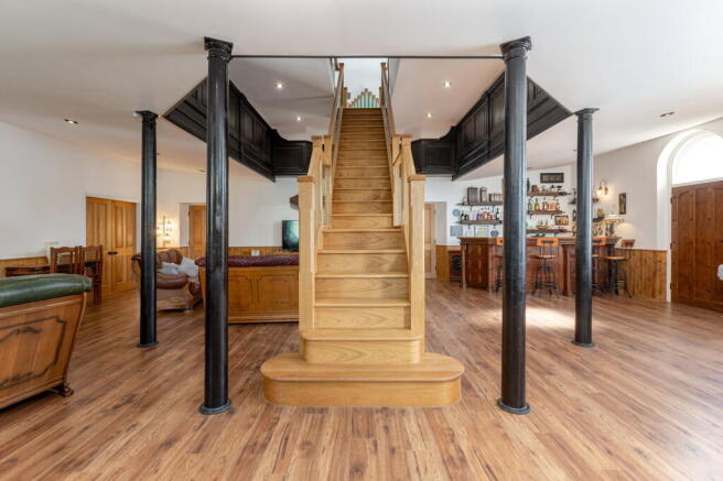 5 bed Detached for sale Image 6