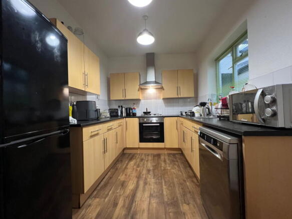 5 bed House of Multiple Occupation for sale Image 4