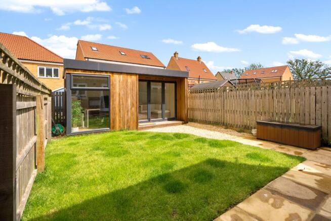 2 bed Semi-Detached for sale Image 12