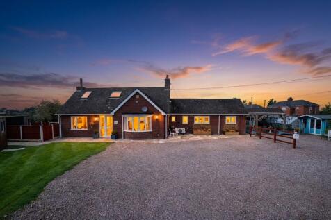 A Substantial Detached Country Home with Self-Contained Annexe