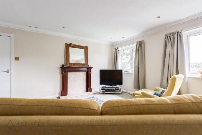 2 bed Flat for sale Image 4
