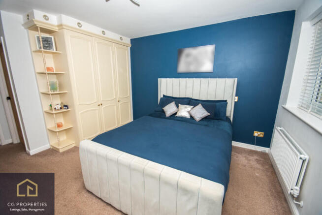 4 bed Detached for sale Image 11