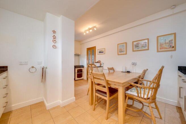3 bed Semi-Detached for sale Image 4