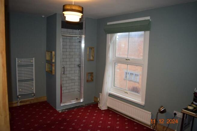 Bedroom with Shower Cubicle