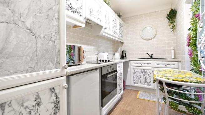 1 bed Flat to rent Image 4