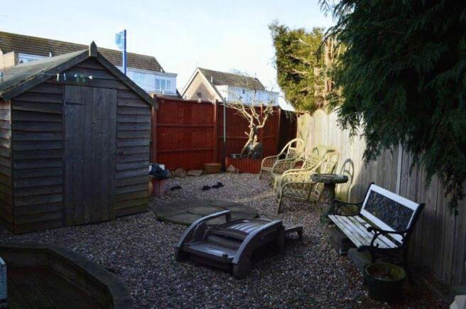 SIDE GARDEN 