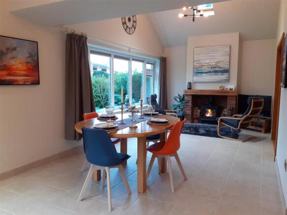 dining area 4.jpg