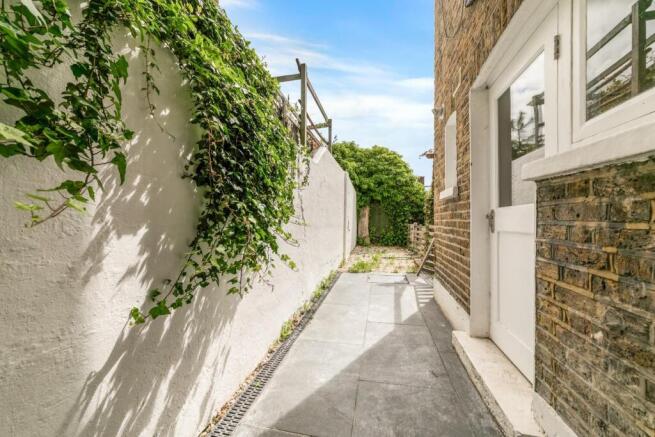 86537-JM-PropWorld-24A OAKSFORD AVENUE -61.jpg