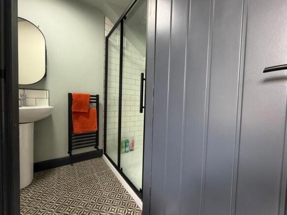 1 bed House Share to rent Image 8
