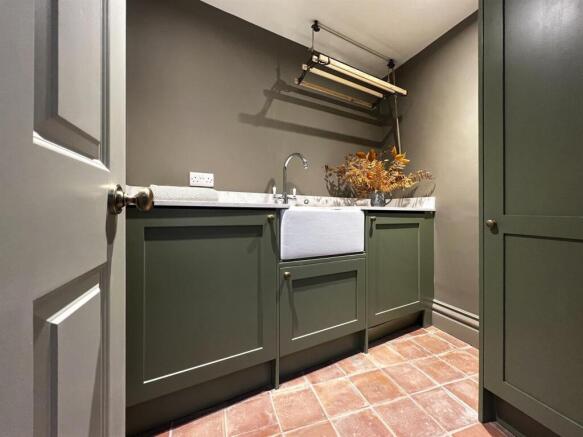5 bed House for sale Image 7