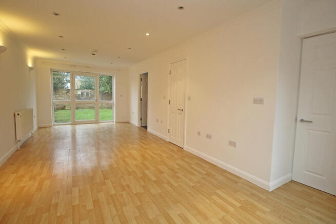 4 bed semi-detached house to rent Mandeville Road