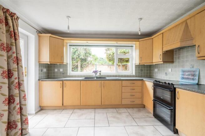 66 Moorlands Drive_8.jpg
