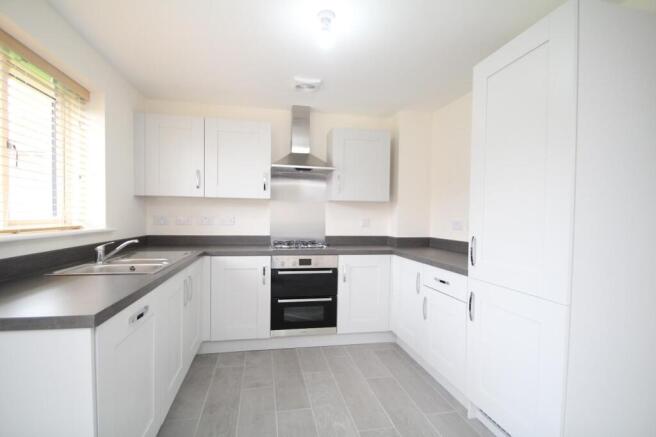 4 bed House to rent Image 4