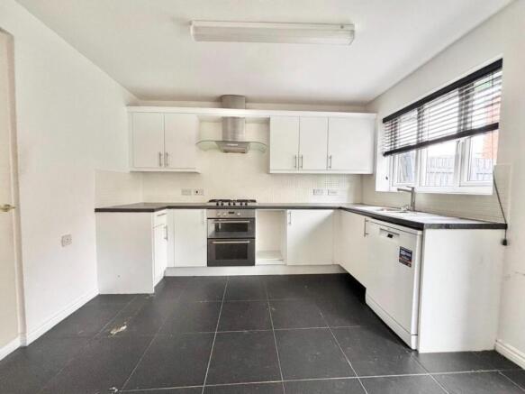 4 bed Detached for sale Image 2