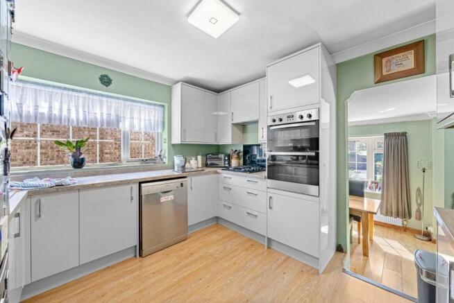 4 bed Detached for sale Image 4