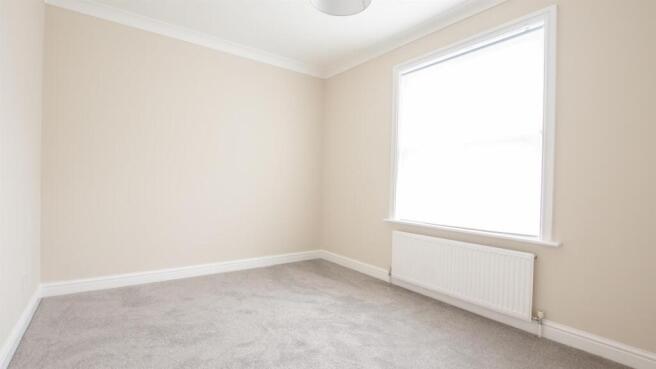 1 bed Apartment to rent Image 4