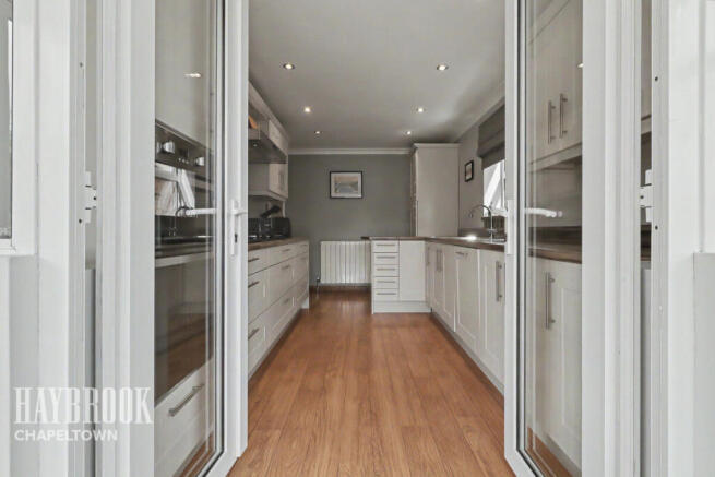 4 bed Detached for sale Image 10