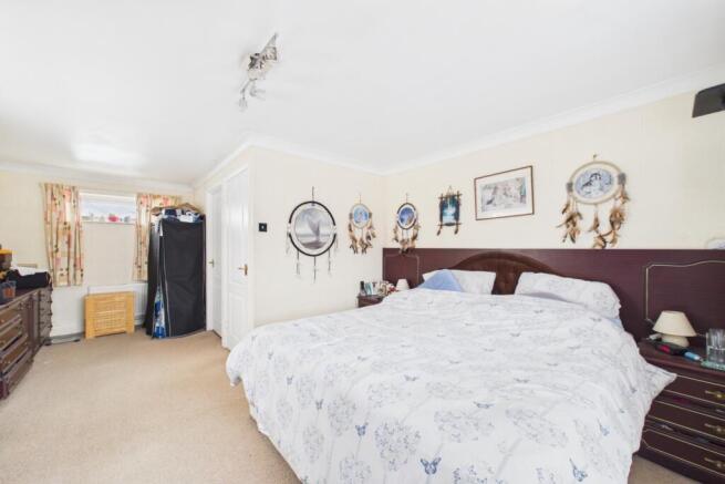 4 bed Semi-Detached for sale Image 9
