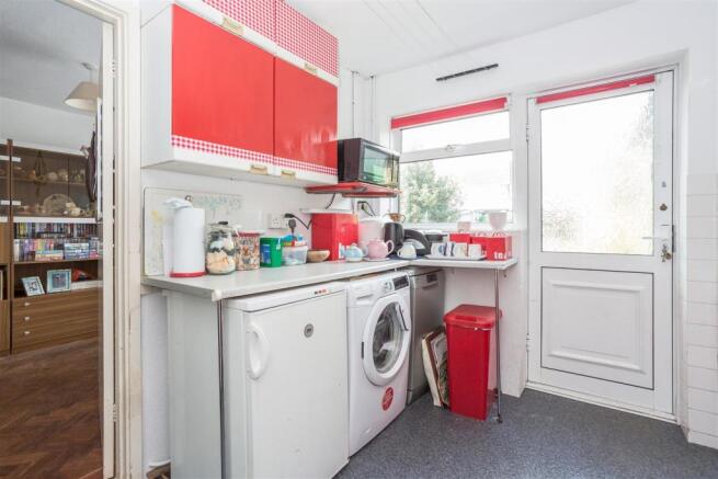 23 Willoughbys Walk Kitchen (Angle 2).jpg