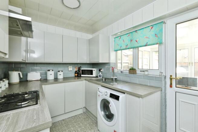 2 bed Detached Bungalow for sale Image 5
