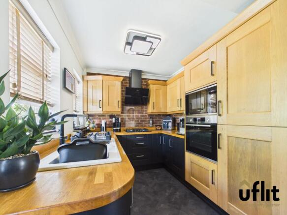 3 bed Semi-Detached for sale Image 6