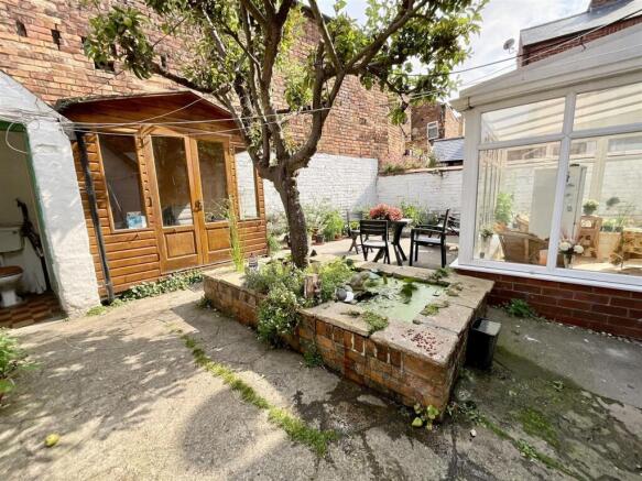 5 bed House for sale Image 10