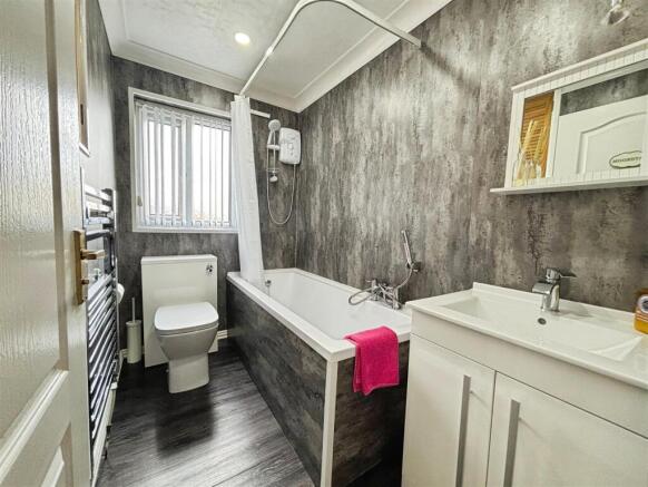2 bed Semi-Detached for sale Image 12