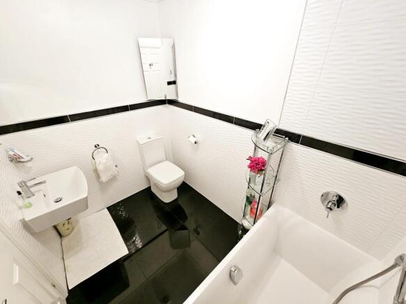 2 bed Flat for sale Image 9