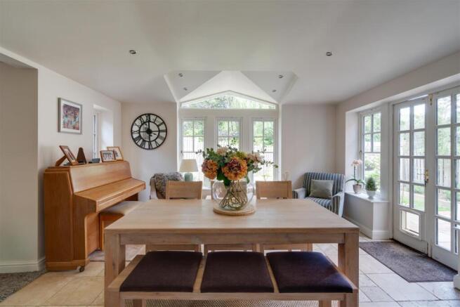 5 bed Detached for sale Image 6