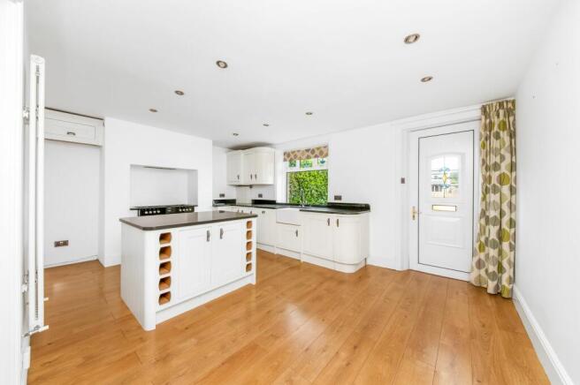 OPEN-PLAN DINING KITCHEN