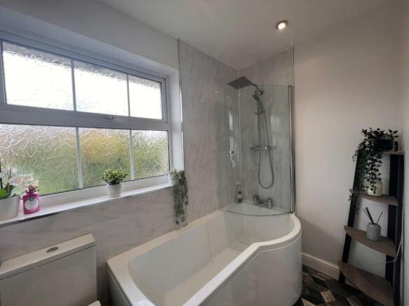Shelley Bathroom 1.jpg