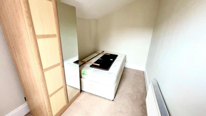 4 bed Semi-Detached to rent Image 7