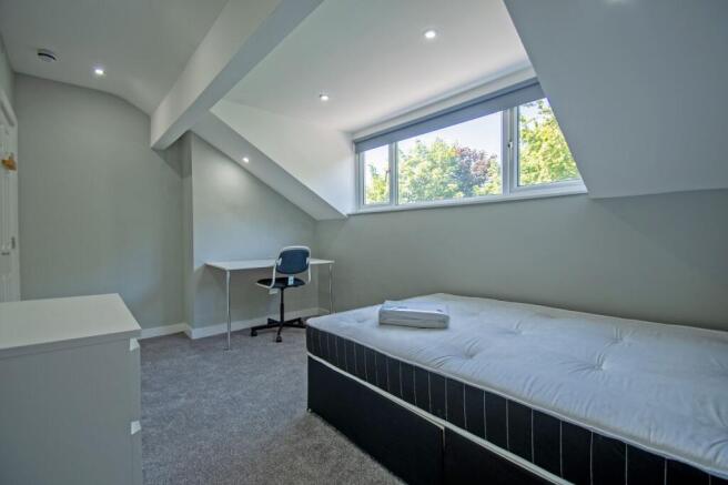 6 bed Terraced to rent Image 8