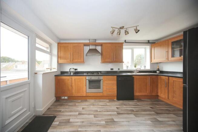 3 bed Semi-Detached to rent Image 8