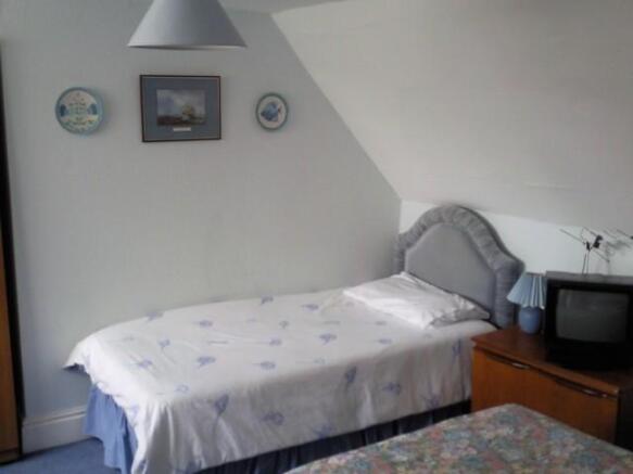 BEDROOM 2