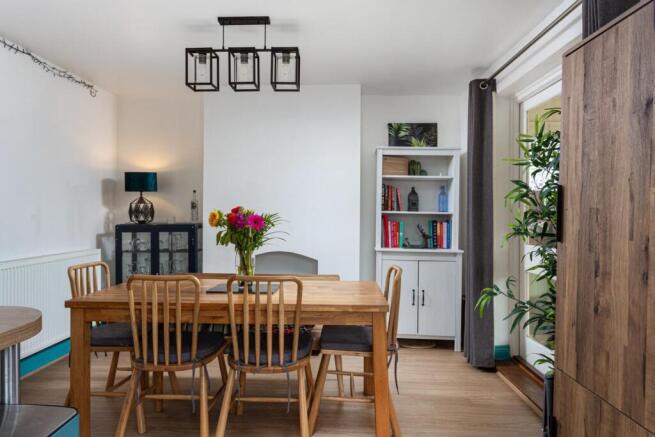 3 bed Semi-Detached for sale Image 6